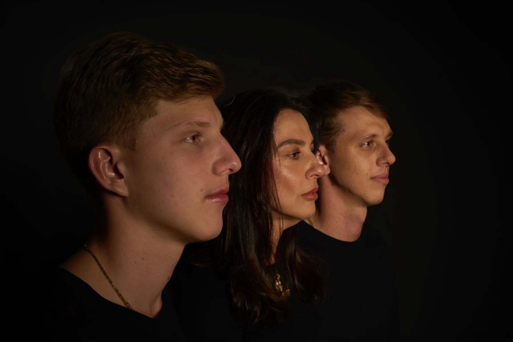 Retrato artístico de mãe e filhos
